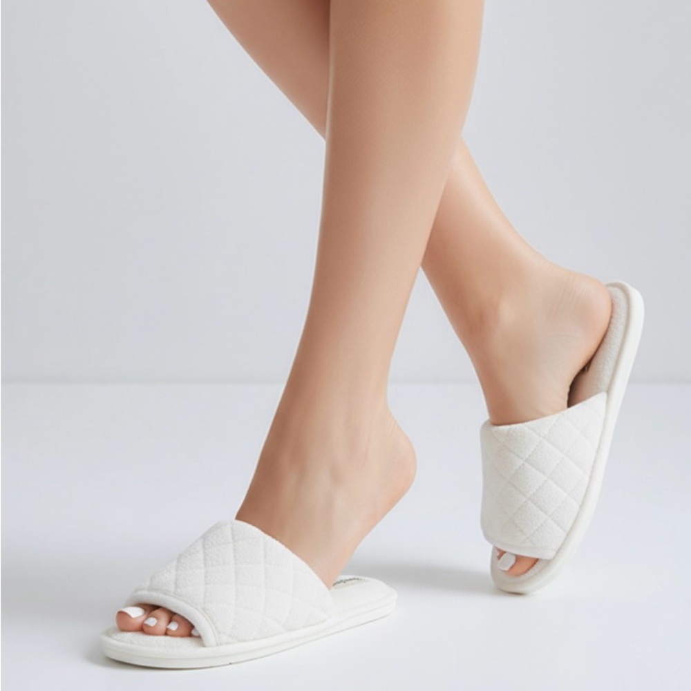 Dearfoams Quilted Cream Slippers